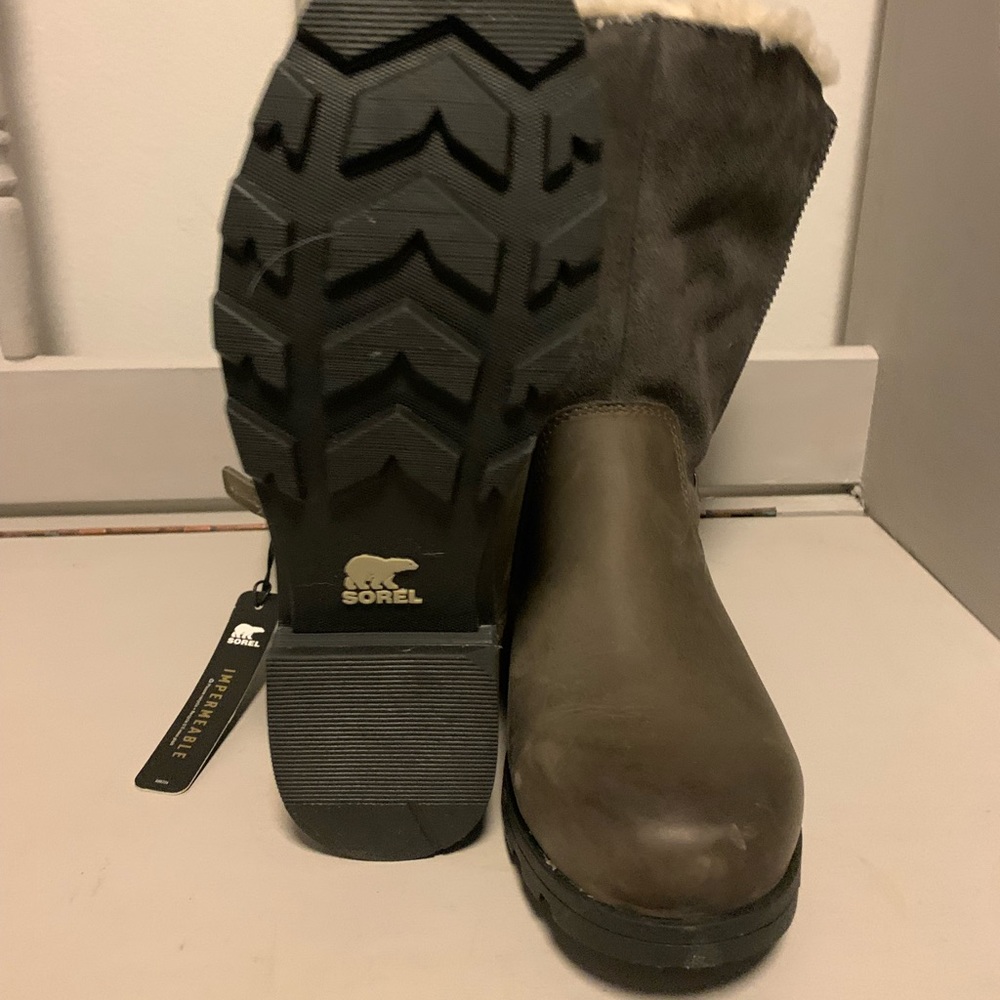 NWT Brand New - Sorel Emelie Leather Boots